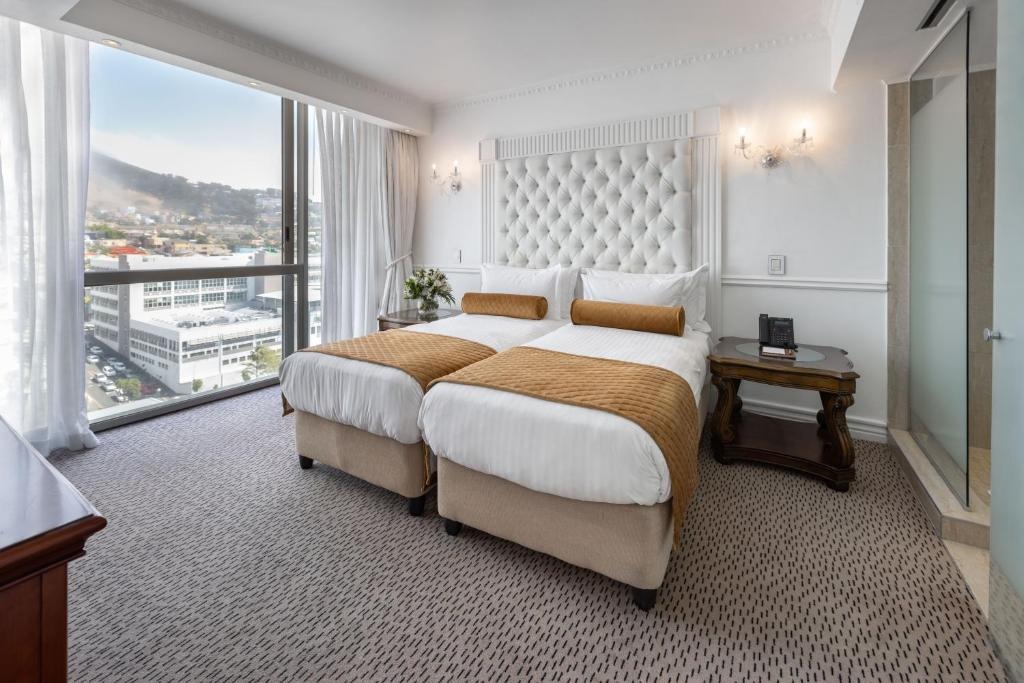 هتل پیپر کلاب هتل کیپ تاون